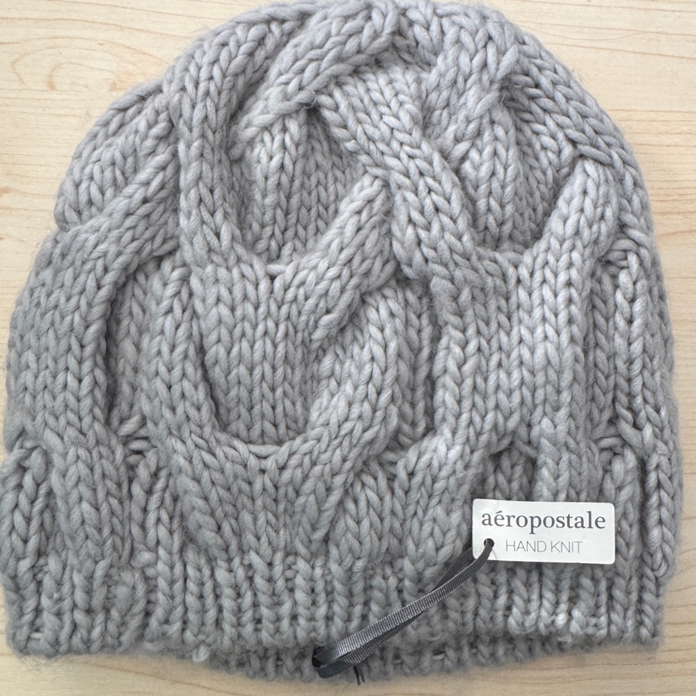 NEW!! Aeropostale Gray Cable Knit Beanie‎ Hat
